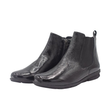 BOTIN CON CUÑA DE GOMAS Y CREMALLERAS DE CHAROL NEGRO