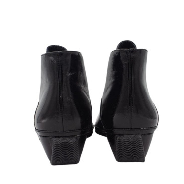 BOTIN CON CREMALLERAS NEGRO DE CHAROL