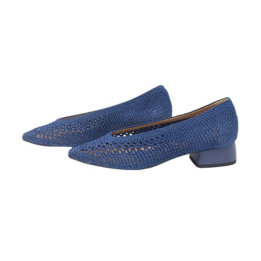 SALON DE CROCHET CON TACON BAJO AZUL