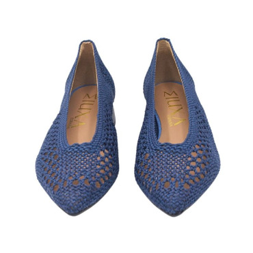 SALON DE CROCHET CON TACON BAJO AZUL