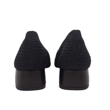 SALON DE CROCHET CON TACON BAJO NEGRO