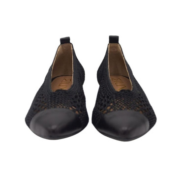 SALON DE CROCHET CON TACON BAJO Y PUNTERA NEGRO