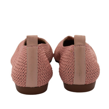 ZAPATO DE CROCHET CON PUNTERA ROSA