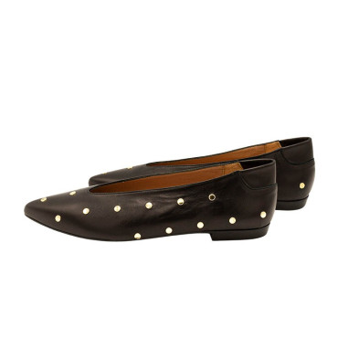 ZULEICA SALON CON TACHUELAS NEGRO