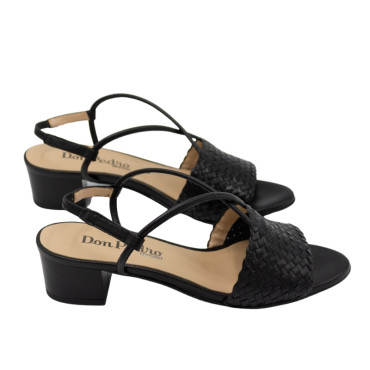 SANDALIA DE PIEL TRENZADA CON TACON NEGRA