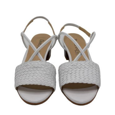 SANDALIA DE PIEL TRENZADA CON TACON BLANCA