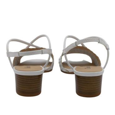 SANDALIA DE PIEL TRENZADA CON TACON BLANCA