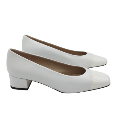 SALÓN CON PUNTERA CHAROL BLANCO