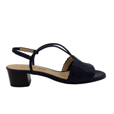 SANDALIA DE PIEL TRENZADA CON TACON AZUL