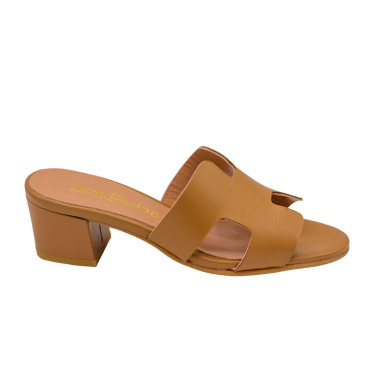 SANDALIA H CON TACÓN CAMEL