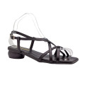 SANDALIA DE TIRAS PUNTA CUADRADA NEGRO