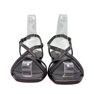 SANDALIA DE TIRAS PUNTA CUADRADA NEGRO