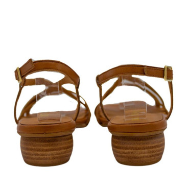 SANDALIA DE TIRAS PUNTA CUADRADA CUERO