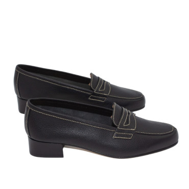 MOCASIN CON ANTIFAZ Y TACON NEGRO