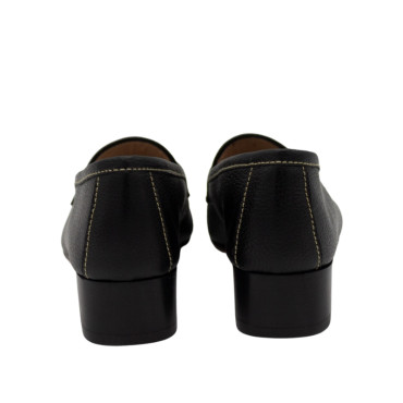 MOCASIN CON ANTIFAZ Y TACON NEGRO