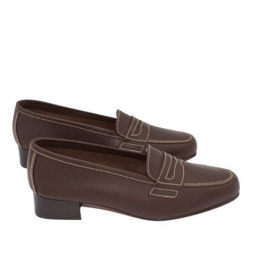 MOCASIN CON ANTIFAZ Y TACON MARRON