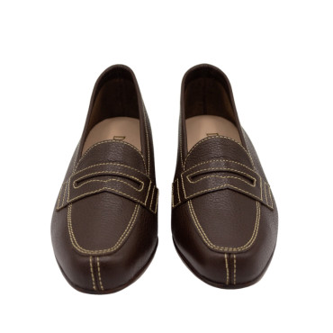 MOCASIN CON ANTIFAZ Y TACON MARRON