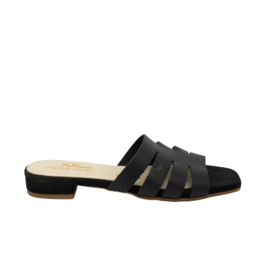 SANDALIA TIRAS DE PIEL NEGRA