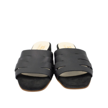 SANDALIA TIRAS DE PIEL NEGRA