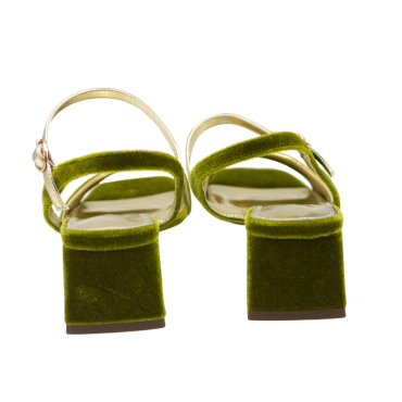 SANDALIA CON TIRA Y TACÓN BAJO VERDE