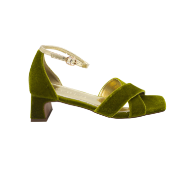 SANDALIA CON TIRAS CRUZADAS Y TACÓN BAJO VERDE