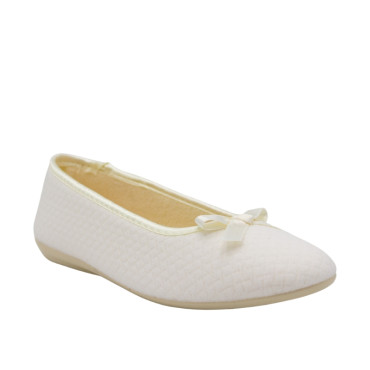 ZAPATILLA CERRADA CON LAZO BEIGE
