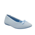 ZAPATILLA CERRADA CON LAZO CELESTE
