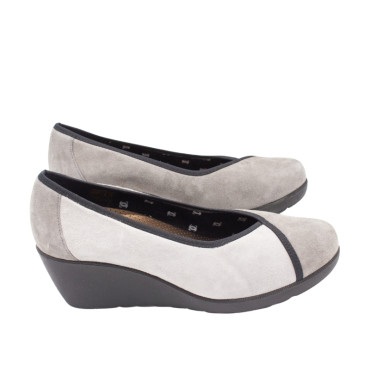 SALÓN CON CUÑA ANTE GRIS