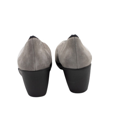 SALÓN CON CUÑA ANTE GRIS