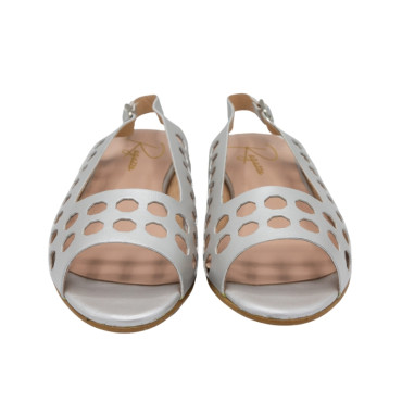 SANDALIA CON AGUJEROS PLATA