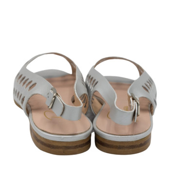 SANDALIA CON AGUJEROS PLATA