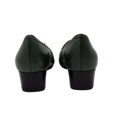 MOCASÍN CON BORLAS Y TACÓN VERDE