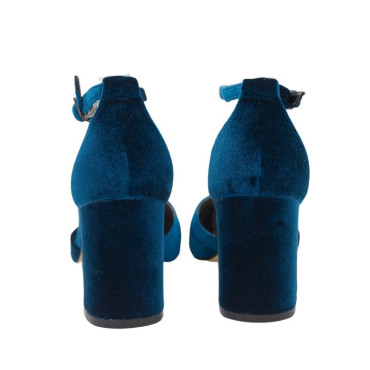 ZAPATO CON ESCOTE CRUZADO DE TERCIOPELO TURQUESA