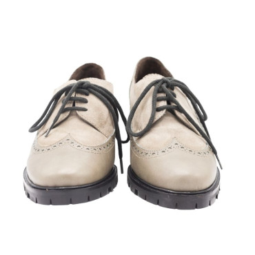 ZAPATO CON CORDONES EN ANTE Y PIEL GRIS