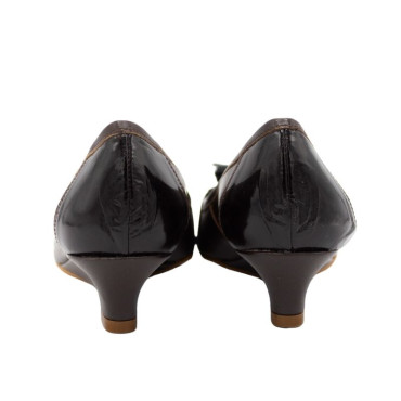 MOCASÍN CON CUÑA Y BORLAS MARRÓN