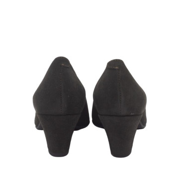 ZAPATO DE TACÓN CERRADO DE LADOS ANTE MARRÓN