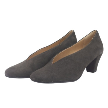 ZAPATO DE TACÓN CERRADO DE LADOS ANTE MARRÓN