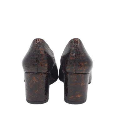 ZAPATO DE TACÓN CERRADO DE LADOS COCO MARRÓN