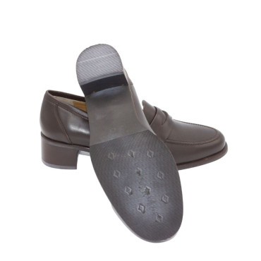 MOCASÍN CON ANTIFAZ Y TACÓN EN MARRÓN