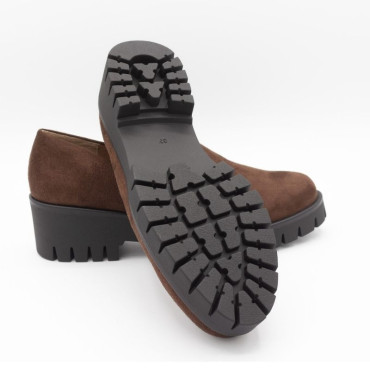 ZAPATO CON PLATAFORMA ANTE MARRÓN