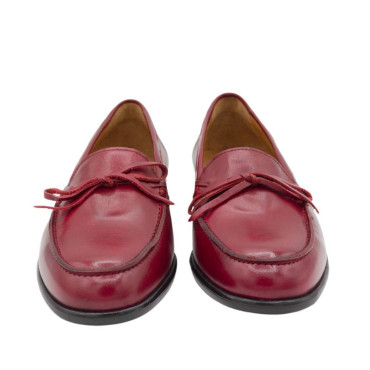MOCASÍN CON LAZO BURDEOS