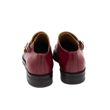 ZAPATO CON DOS HEBILLAS BURDEOS