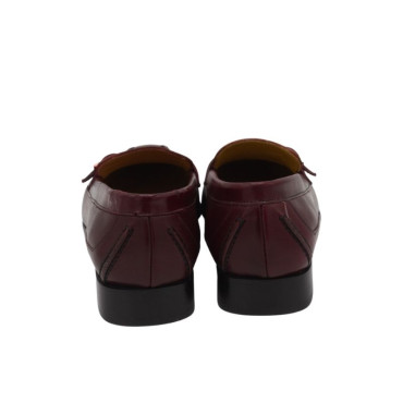 MOCASIN BURDEOS CON HEBILLA