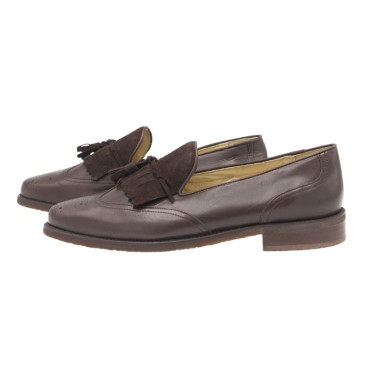 MOCASIN CON FLECOS DE ANTE Y BORLAS MARRON