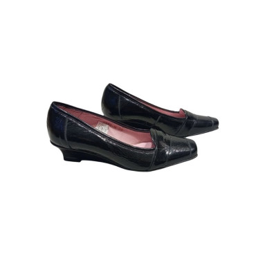 MOCASIN CON CUÑA Y ANTIFAZ NEGRO CHAROL