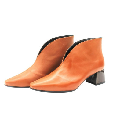 BOTIN TACÓN PIEL LISA CUERO