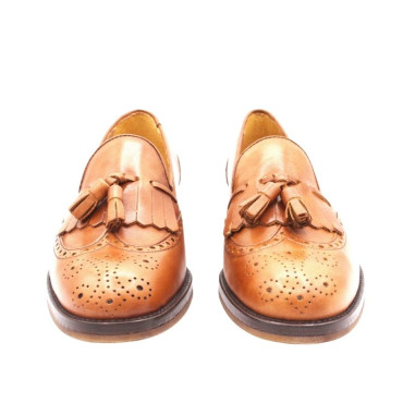 MOCASÍN CON BORLAS CUERO