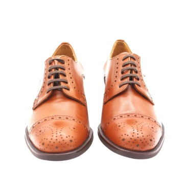 ZAPATOS CON CORDONES Y TACÓN CUERO