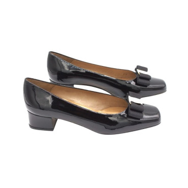 SALÓN CON LAZO CHAROL NEGRO