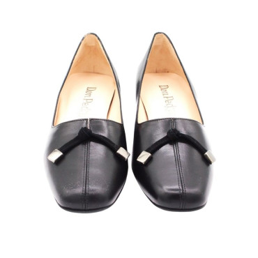 SALÓN CON ESCOTE EN PICO Y LAZO NEGRO